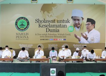 Deklarator Majelis Pesona (Pecinta Sholawat Nabi) Abdul Muhaimin Iskandar atau Gus AMI dalam acara `Sholawat untuk Keselamatan Dunia dan Doa untuk Palestina, Wabah Covid-19 serta Bencana-Bencana Lain` di Kantor DPP PKB, Jakarta