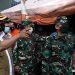 Ketua Satgas Penanganan COVID-19 Ganip Warsito saat meninjau RS Lapangan Indrapura, di Surabaya, Jatim, Jumat (11/06/2021). (Foto: Tim Komunikasi Kebencanaan BNPB/Danung Arifin)