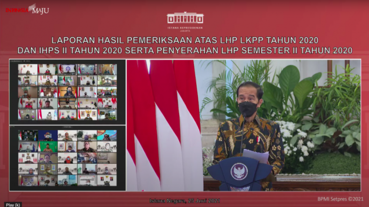 Presiden Jokowi memberikan sambutan pada Penyampaian LHP LKPP 2020, dan IHPS II-2020 2020, serta Penyerahan LHP Semester II-2020, di Istana Negara, Jumat (25/06/2021) pagi. (Sumber: Tangkapan Layar YouTube Sekretariat Presiden)