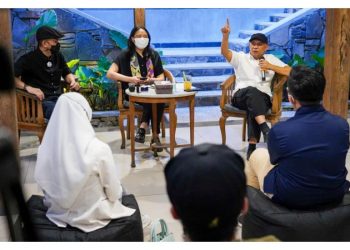 Menkop UKM didampingi Stafsus Presiden Putri Tanjung saat berdiskusi dengan Komunitas Kuliner Bandung, di Orbital Dago, Bandung, Jabar, beberapa waktu lalu.