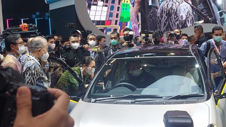 Airlangga jajal mobil di GIIAS 2022/Net