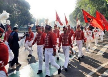 Massa PDIP jalan kaki menuju gedung KPU/Net