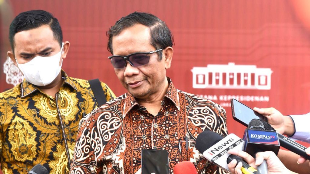 Menteri Koordinator Bidang Politik, Hukum, dan Keamanan, Mahfud Md, selepas melapor kepada Presiden di Istana Merdeka, Jakarta, pada Selasa, 4 Oktober 2022.